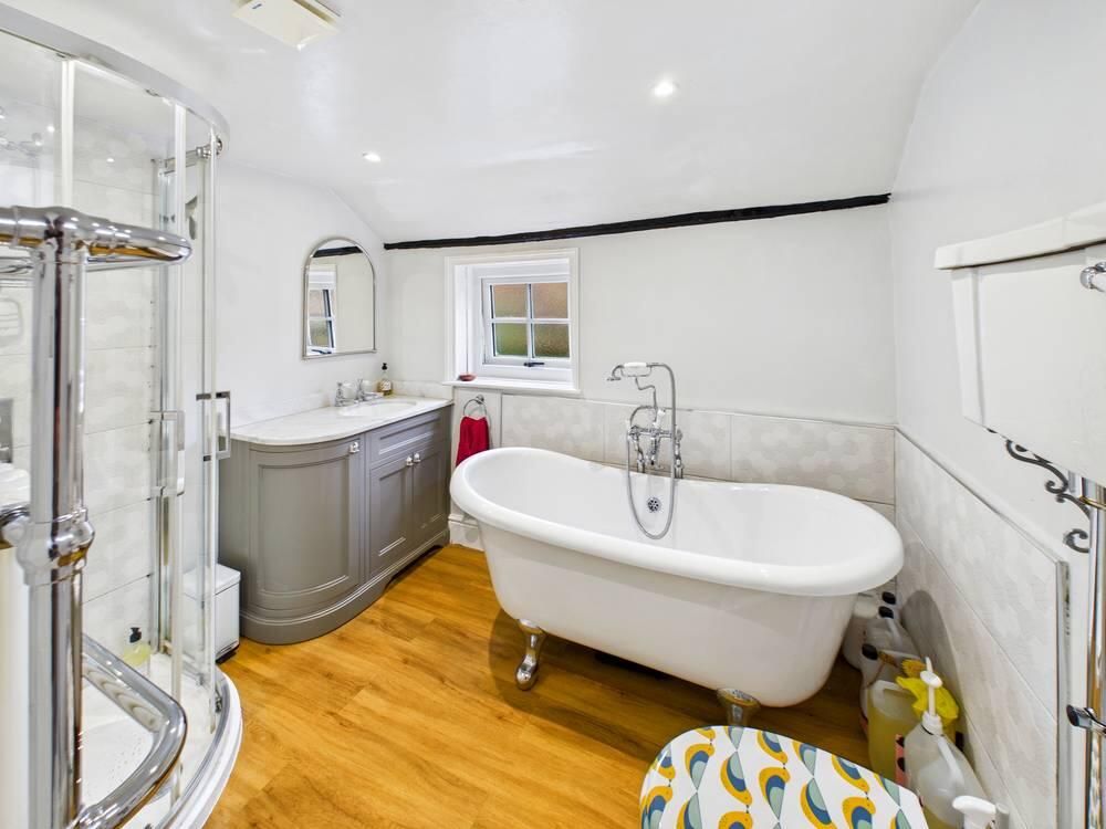 Property photo 3 of 23 Bathroom