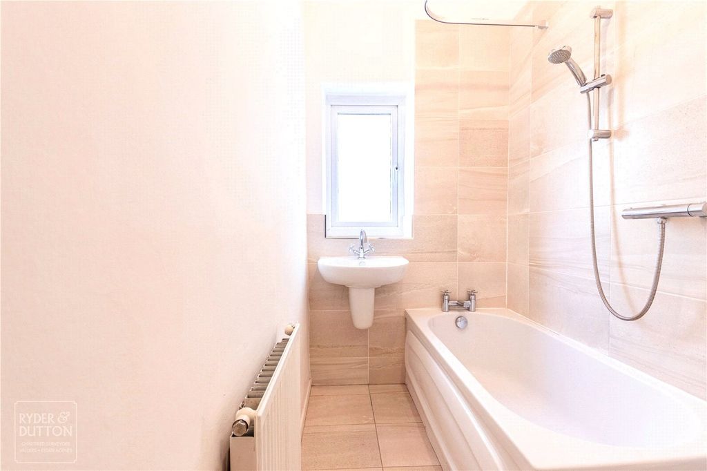 Property photo 3 of 8 Bathroom