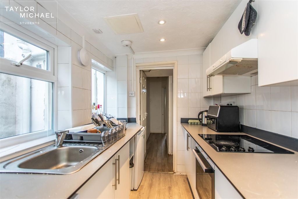 Property photo 2 of 18 Kitchen