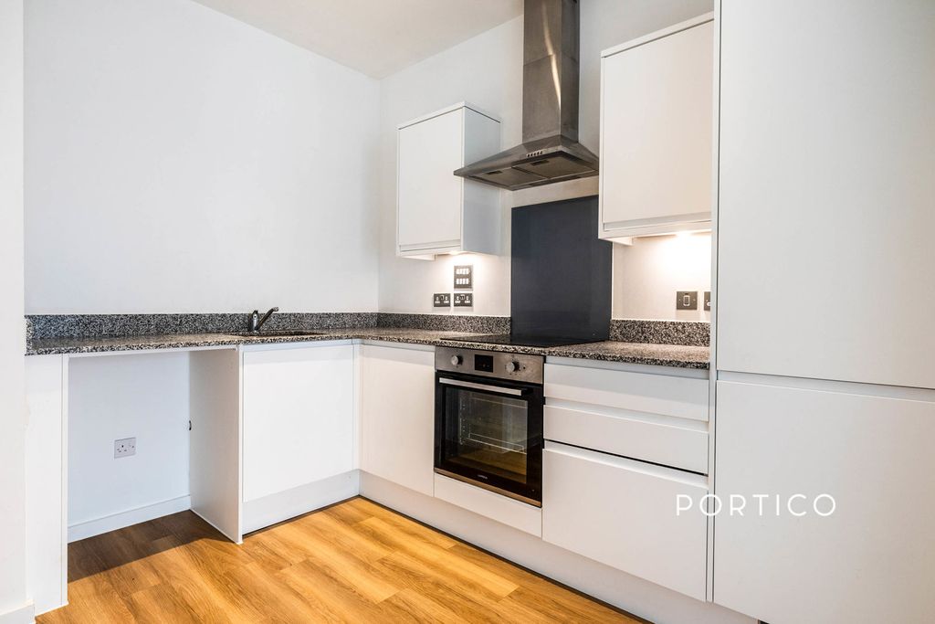 Property photo 3 of 10 Photo