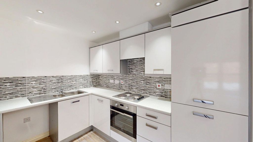 Property photo 3 of 12 Kitchen