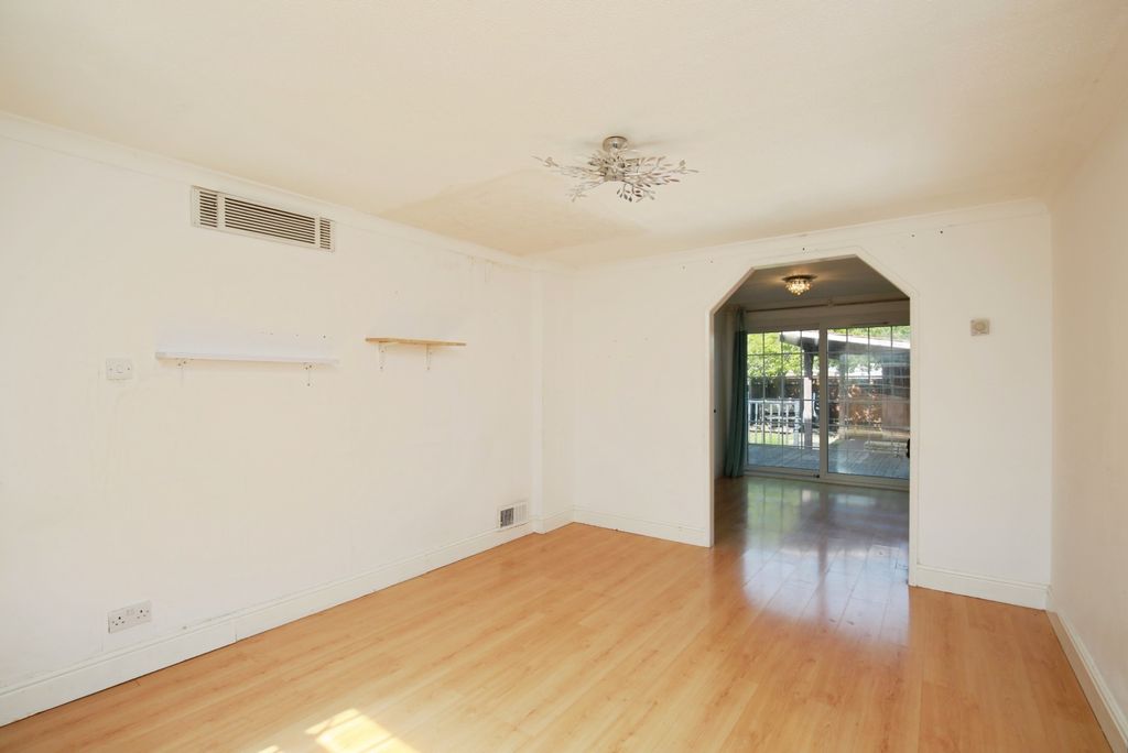 Property photo 2 of 17 Image 1