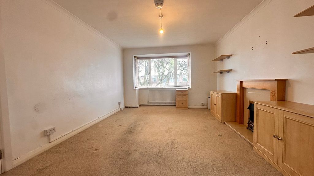 Property photo 3 of 9 Lounge