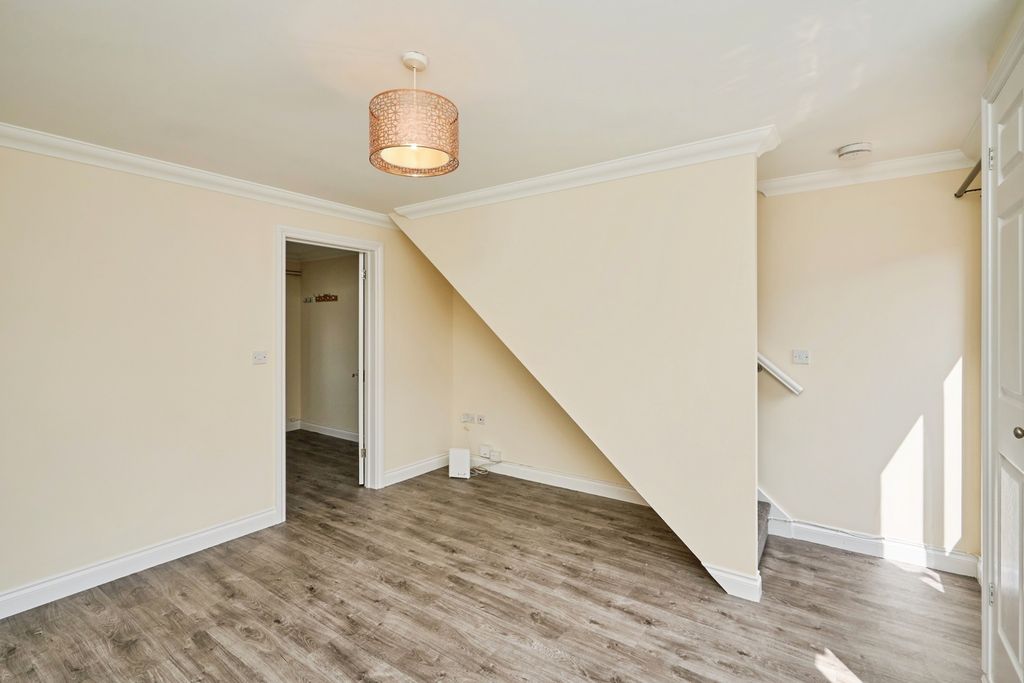 Property photo 3 of 10 Lounge