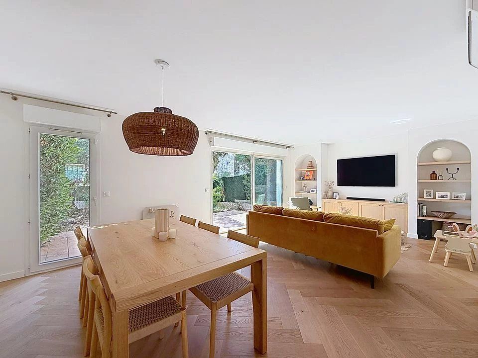 Property photo 1 of 11 Charming 3-Bedroom Villa With Garden In Le Cannet