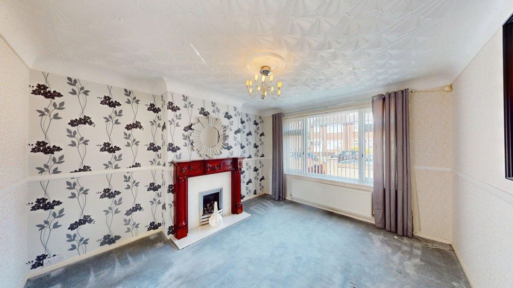 Property photo 3 of 18 Lounge