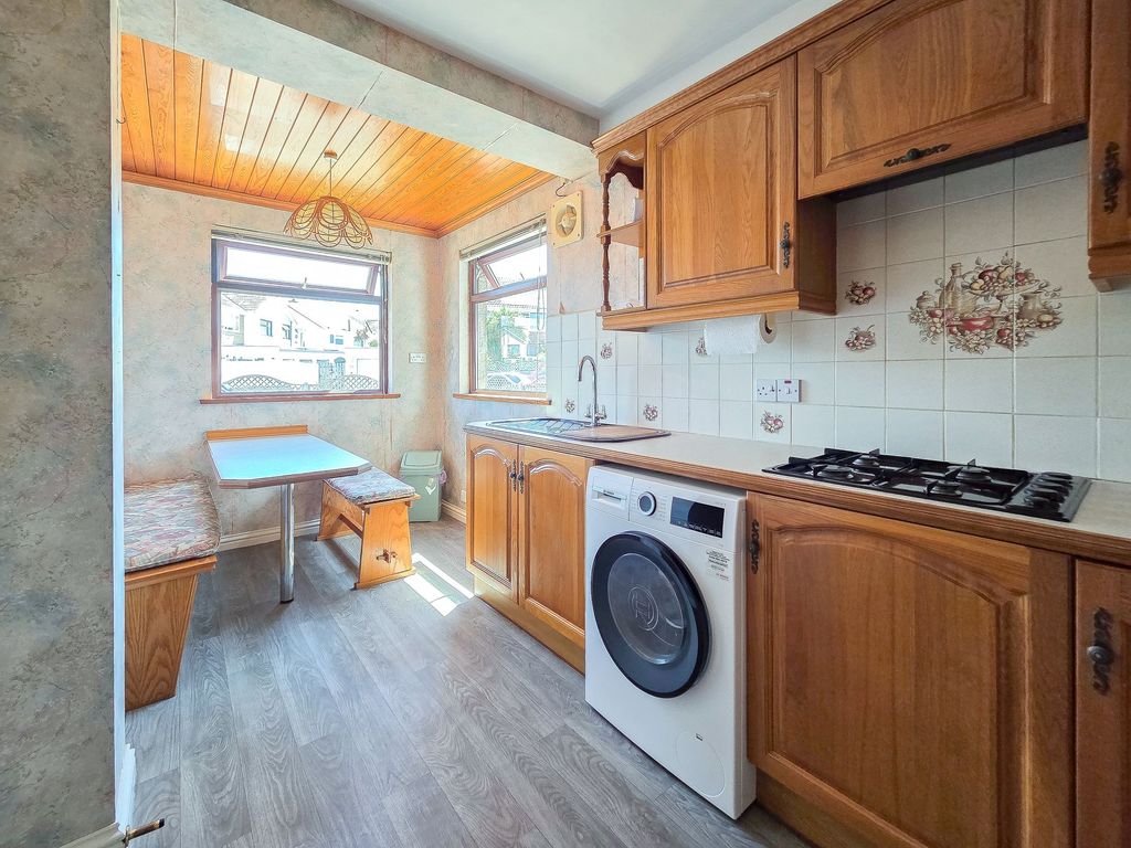 Property photo 2 of 28