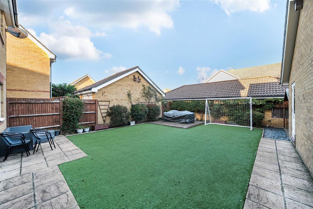 Property photo 3 of 19 Garden