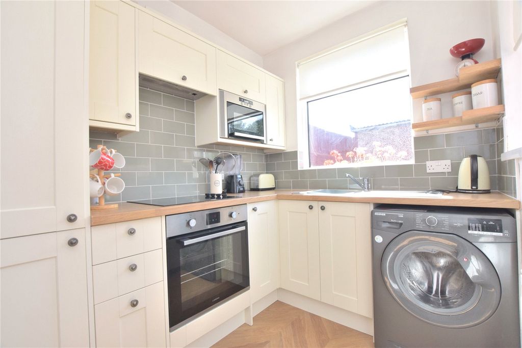 Property photo 3 of 16 Kitchen