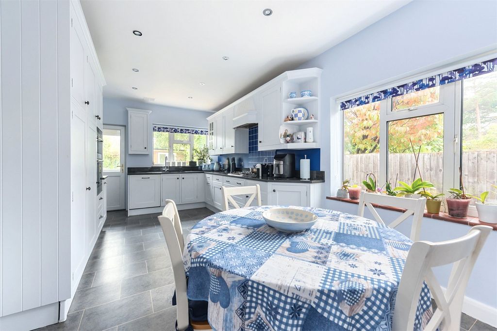 Property photo 2 of 15 Picture No. 12