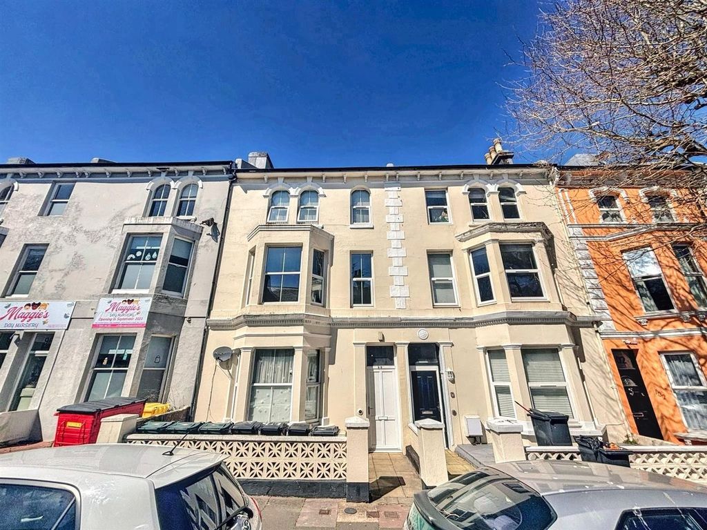 Property photo 1 of 8 98 Pevensey Road.Jpg