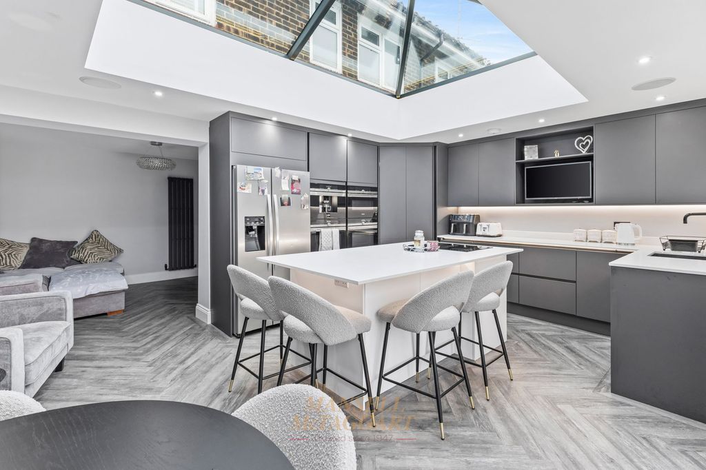 Property photo 2 of 30