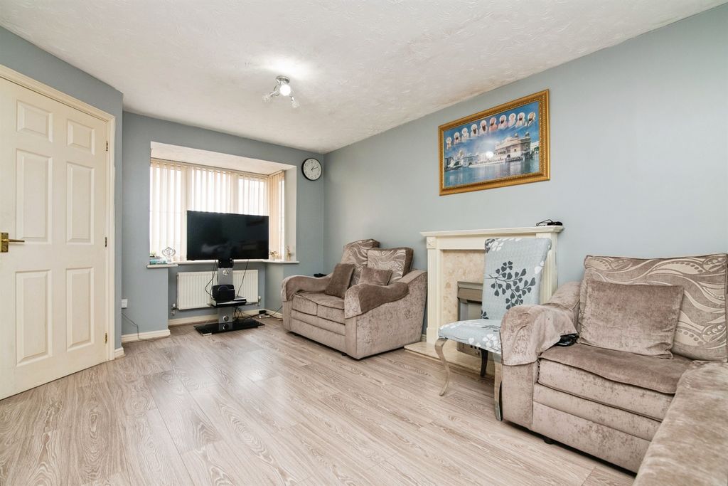 Property photo 3 of 17