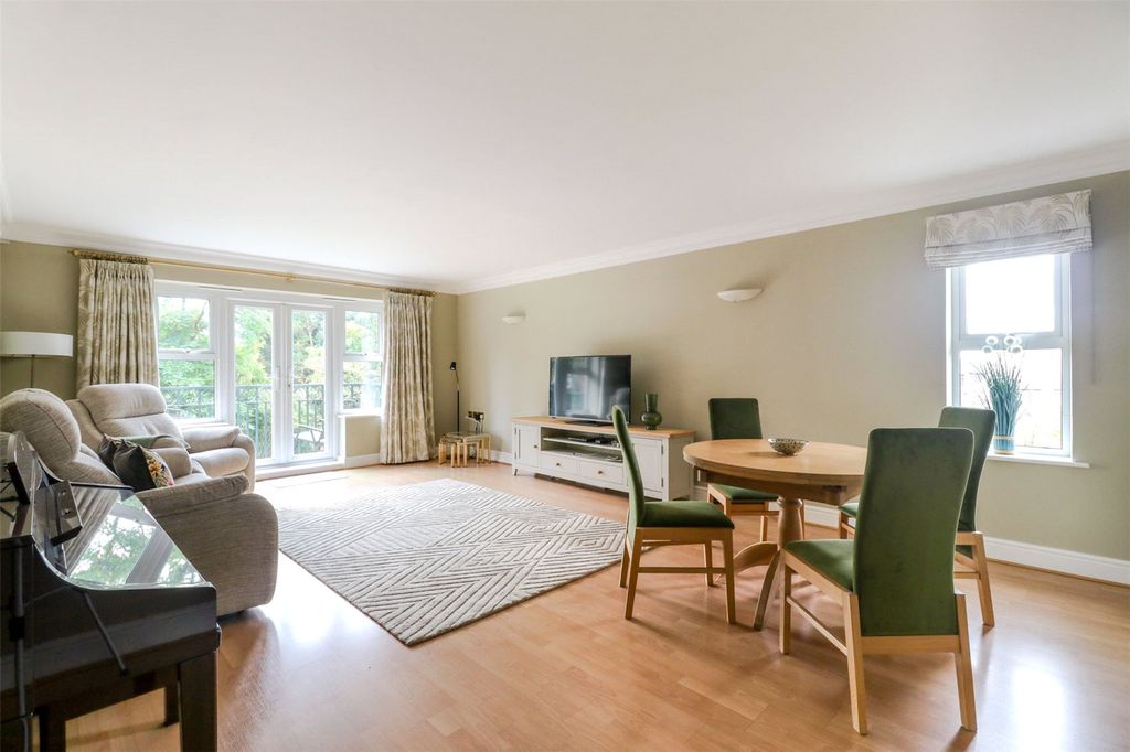 Property photo 2 of 18 Picture No. 04