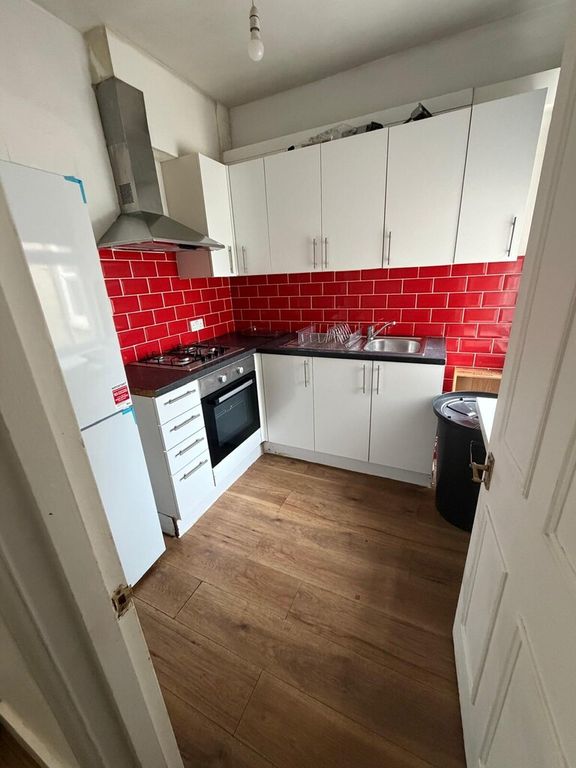 Property photo 1 of 6 Kitchen.Jpg