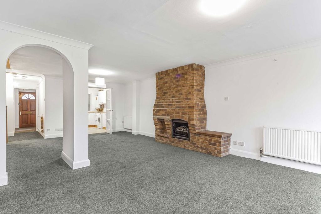 Property photo 3 of 6