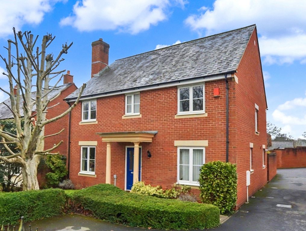 Property photo 1 of 18 Front Aspect