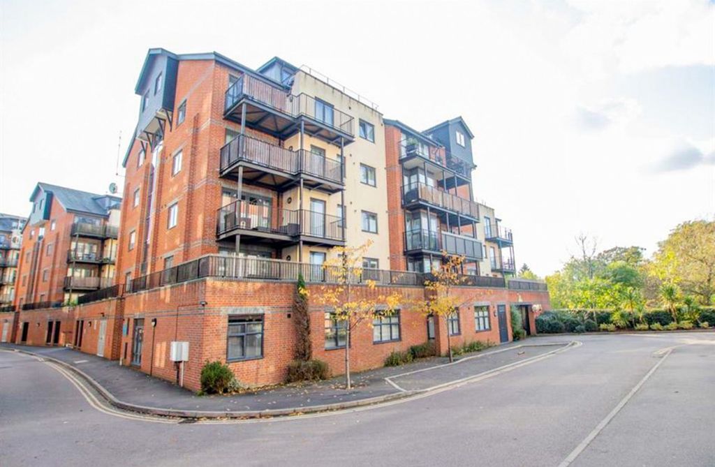 Property photo 1 of 8 Tanners Wharf CM23