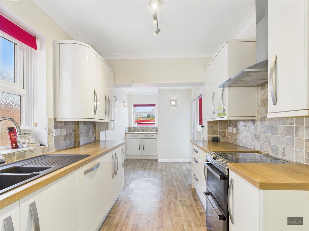 Property photo 2 of 11 Cam02887G0-Pr0445-Still006.Jpg