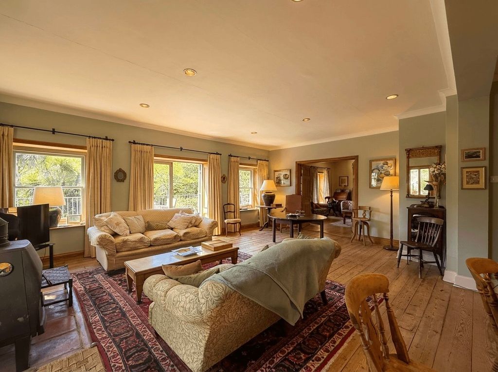 Property photo 3 of 47