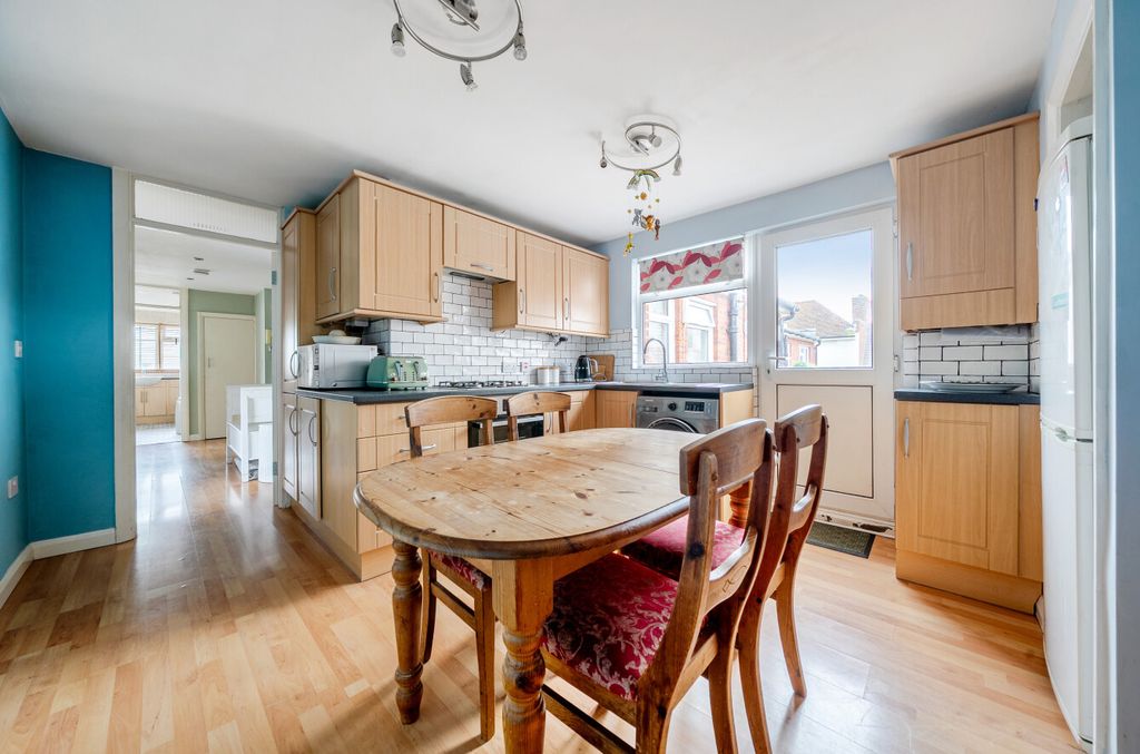 Property photo 3 of 15 1383805-8-693c0B6...