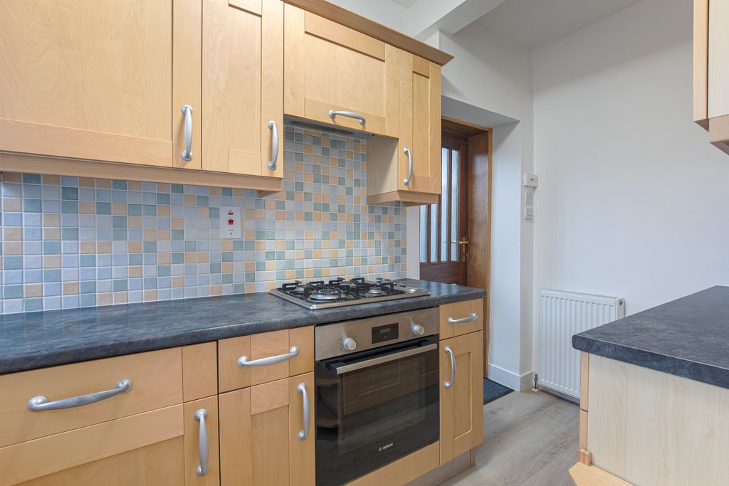 Property photo 3 of 13 Kitchenangle1