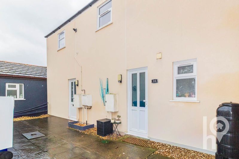 Property photo 1 of 8 Photo 7