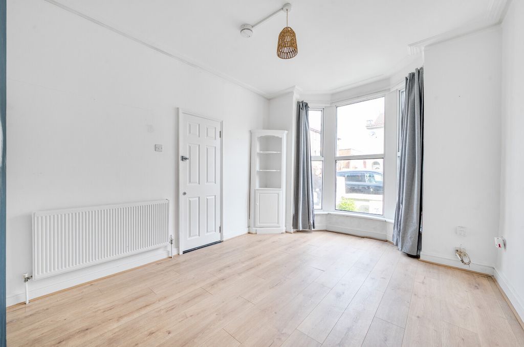 Property photo 2 of 8 1451127-20-69Fb00...