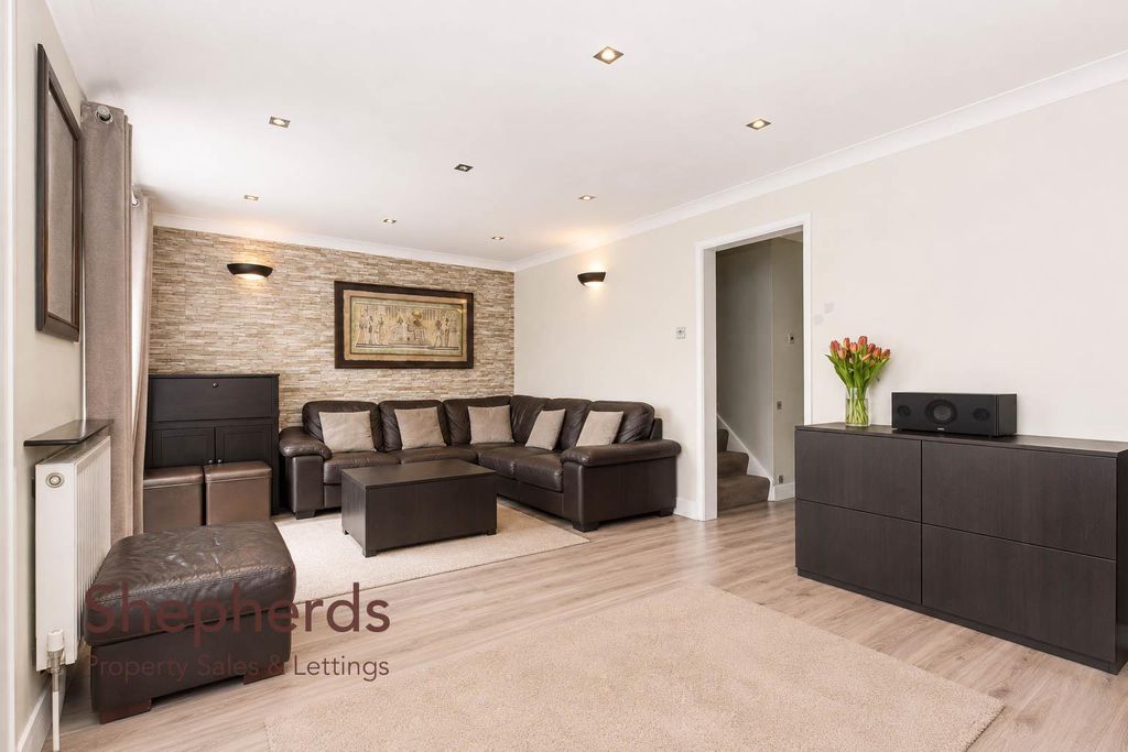 Property photo 3 of 15 F4d1Fae4-A1B0-4dc2-Bb87-3c02F250c4E9.Jpg