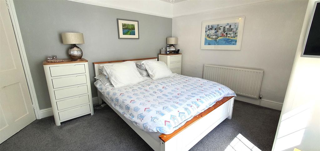 Property photo 3 of 16 Bedroom .Jpg