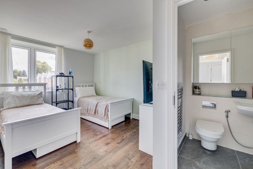 Property photo 3 of 15 Picture No. 06