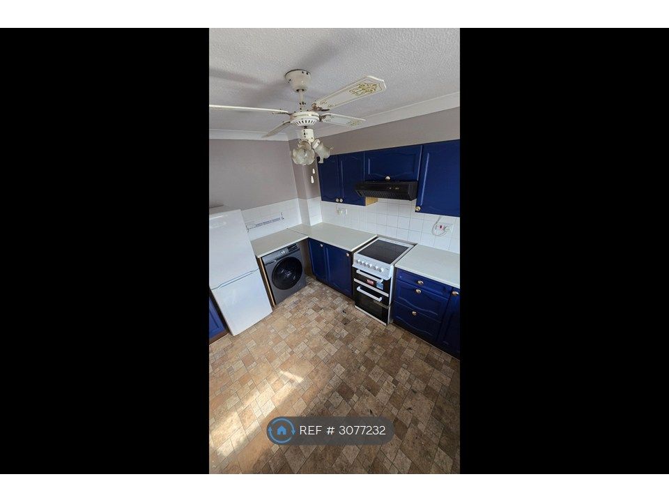 Property photo 3 of 24 Kitchen