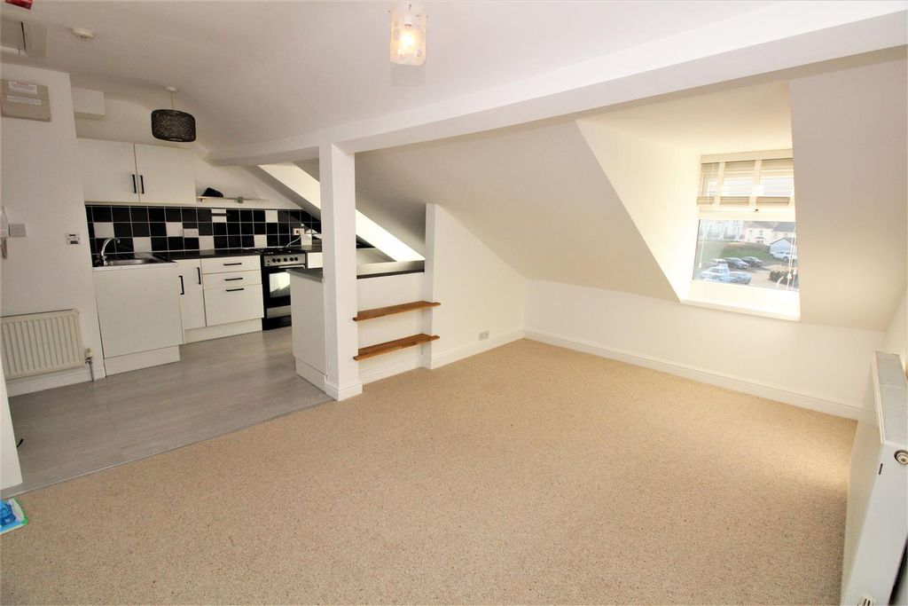 Property photo 2 of 5 Kitchen Lounge
