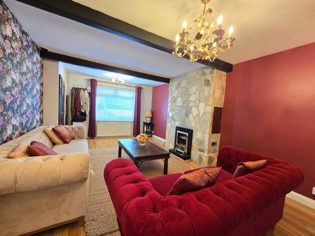 Property photo 3 of 25 Lounge