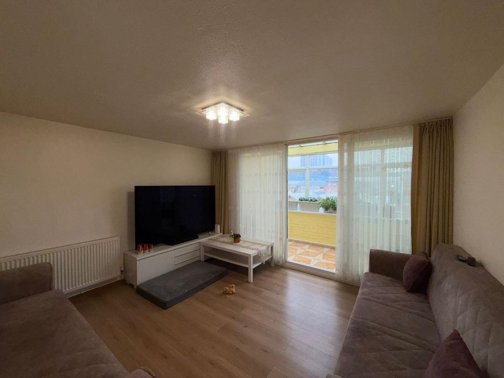 Property photo 2 of 17 0.2.Jpg