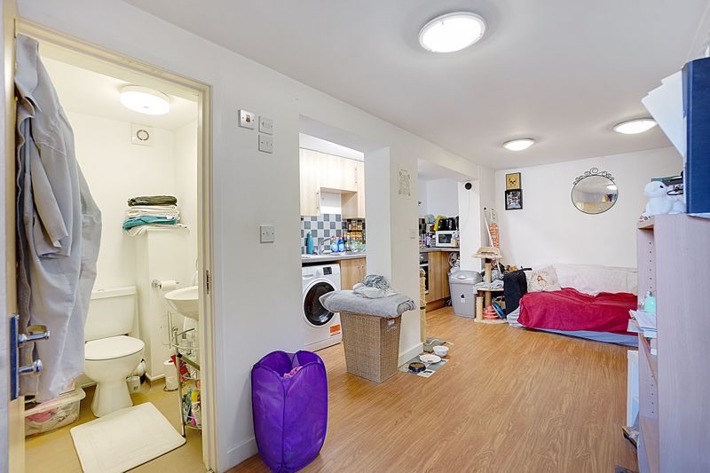 Property photo 3 of 8 Photo 6