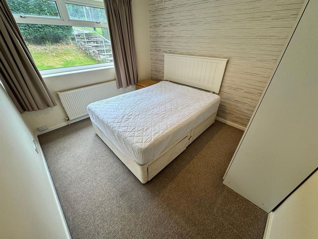 Property photo 3 of 10 Bedroom 1