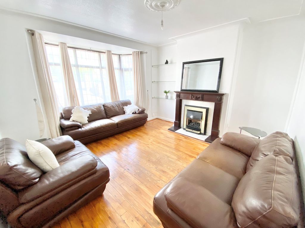 Property photo 2 of 20