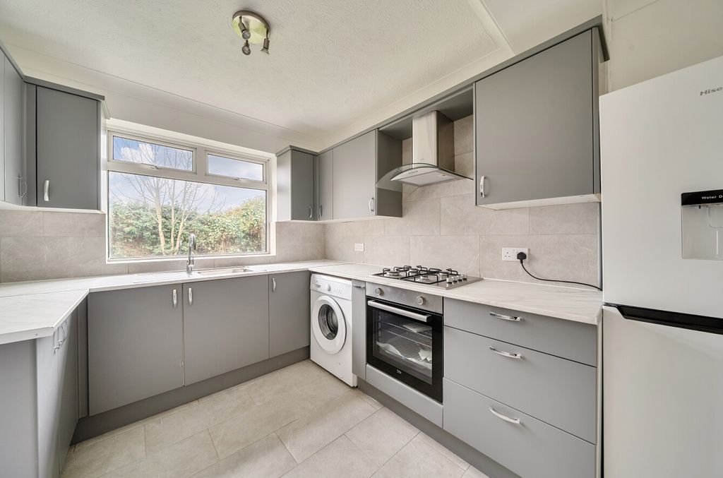 Property photo 2 of 12 Kitchen