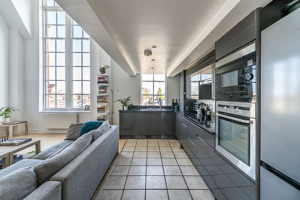 Property photo 3 of 23