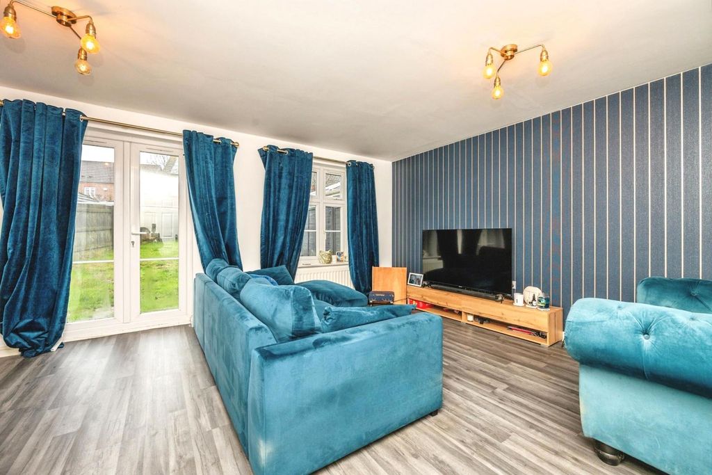 Property photo 3 of 19 Living Room