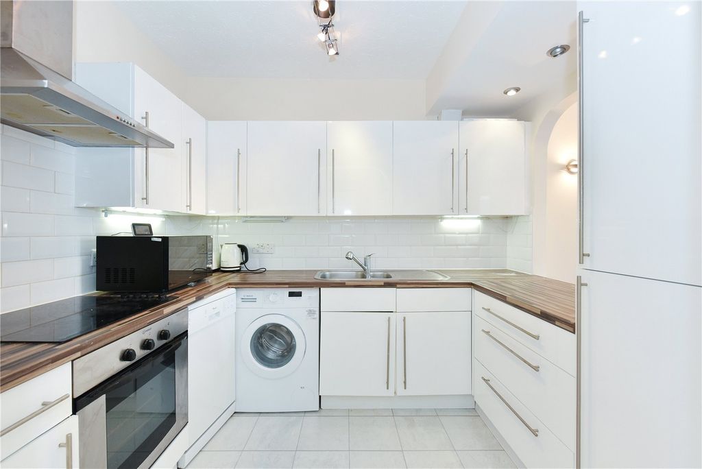 Property photo 3 of 8 Kitchen