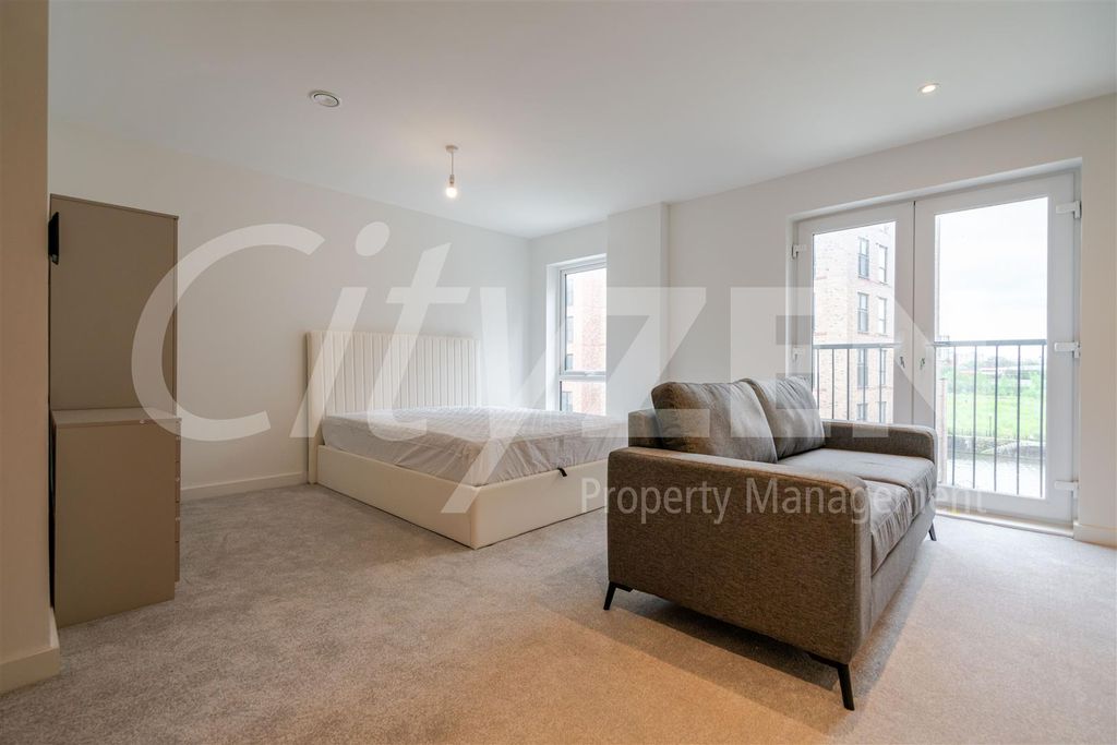 Property photo 1 of 9 Studio