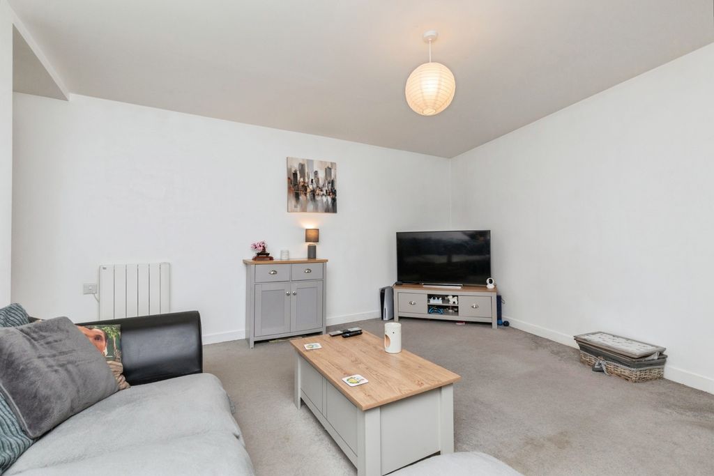 Property photo 3 of 17 Photo