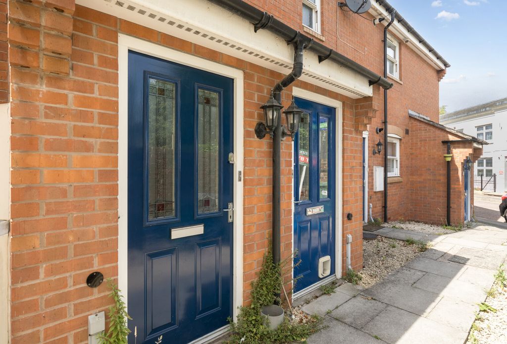 Property photo 1 of 9 1318057-2-685d538...
