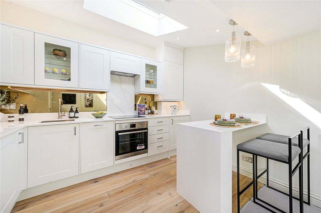 Property photo 3 of 16 Picture No. 10