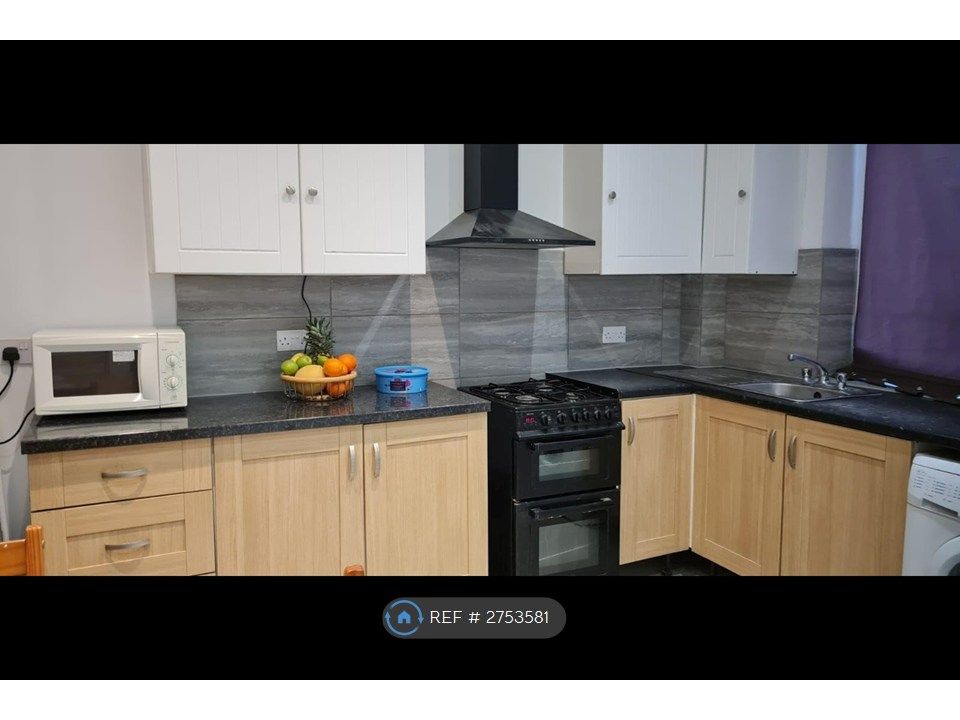 Property photo 1 of 10 Kitchen