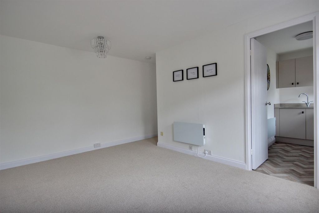 Additional image 4 of 1 bed flat for saleThurlow Avenue, Beverley HU17