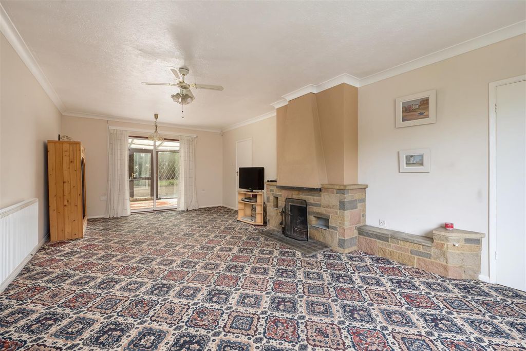 Property photo 2 of 15 Shottendance Road, Margate