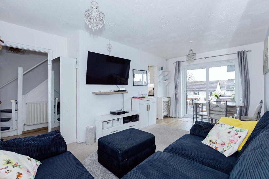 Property photo 2 of 17 Stonery Road_7.Jpg